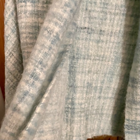 Fluffiest, warmest Anthropologie scarf - Picture 9 of 13